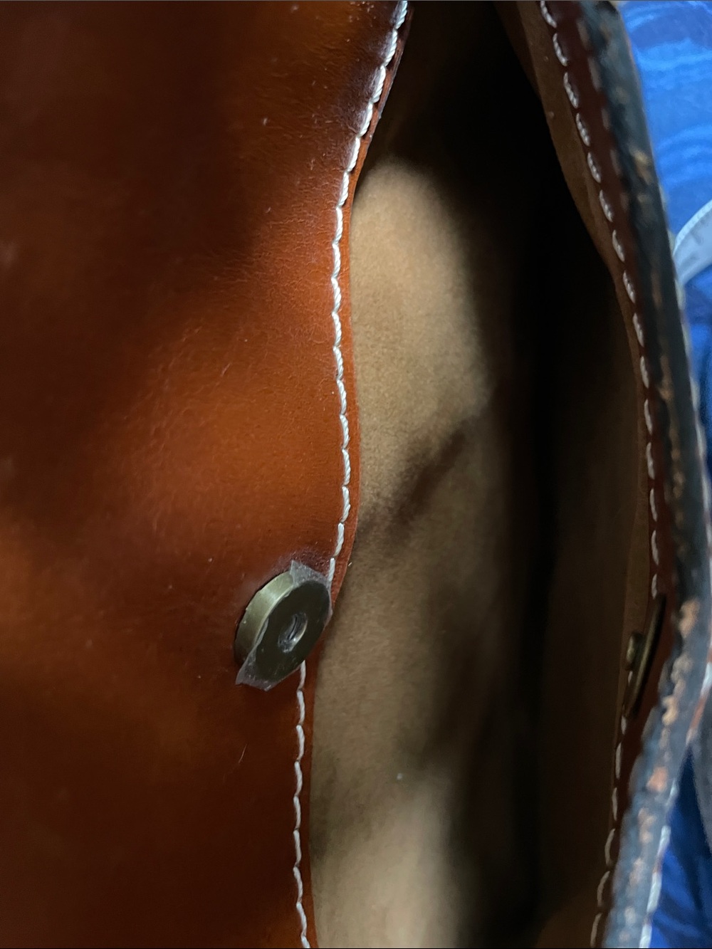 Patricia Nash, leather Beaumont crossbody has some scuff marks. - Picture 13 of 16